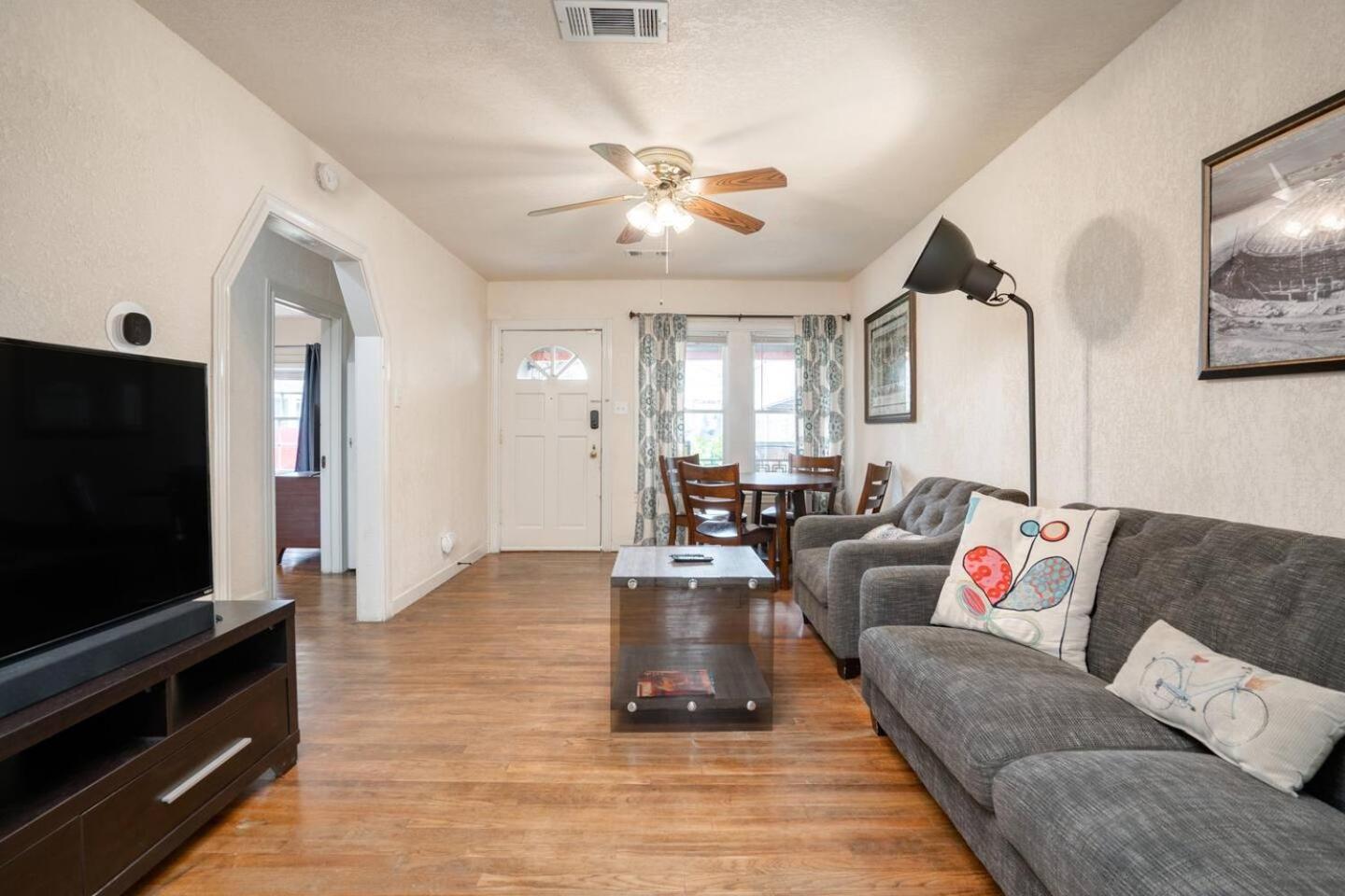 The Harby House - Close To U Of H, Downtown, Stadiums, Med Center Holiday home *