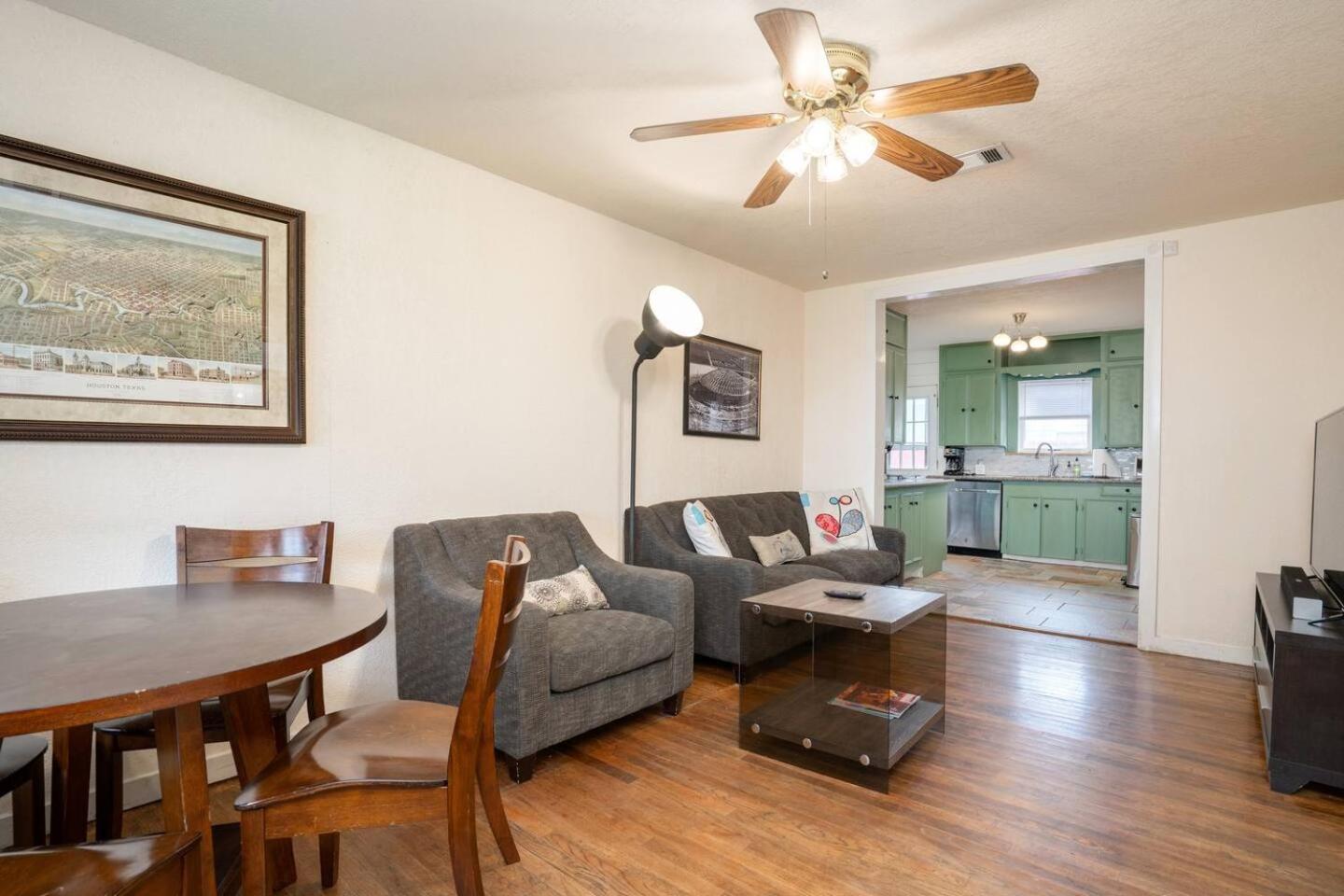 The Harby House - Close To U Of H, Downtown, Stadiums, Med Center Holiday home *