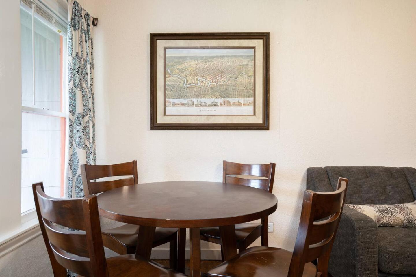 The Harby House - Close To U Of H, Downtown, Stadiums, Med Center Holiday home Houston