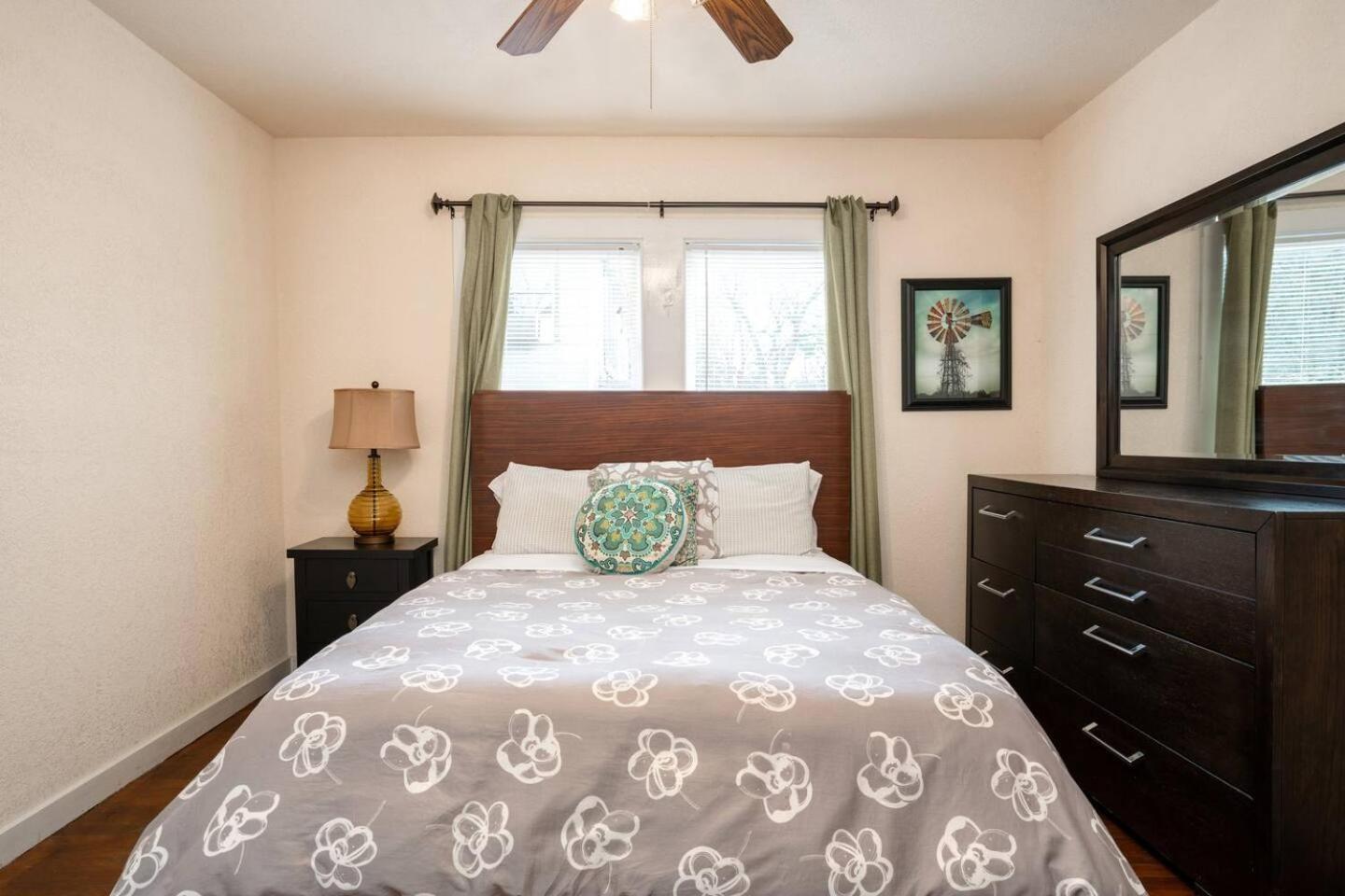 The Harby House - Close To U Of H, Downtown, Stadiums, Med Center Holiday home